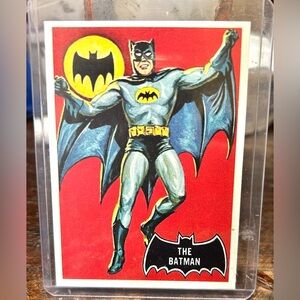 BATMAN 1966 TOPPS NOVELTY CARD !=# 1 “CAPED CRUSADER”, EXCEL A+ COND!! BlackBat!